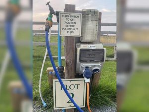 Electricity (16A ehu),mains water on pitch